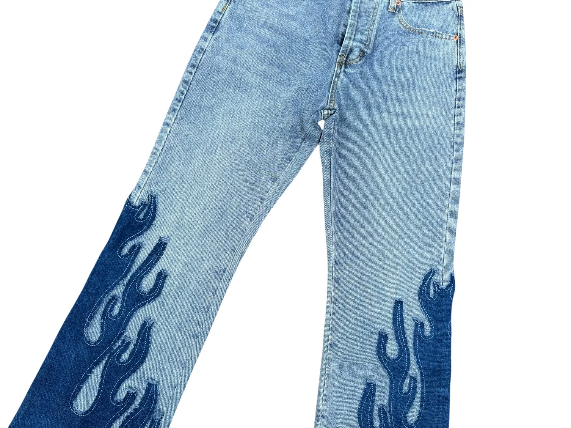 P260💰G88 GALLERY DEPT. Denim splicing flame🔥flare pants washed distressed splicing jeans GALLERY is attracted by these bell-bottom pants. Whether it is a reset of Carhartt or Levis, it has created a strong brand style. Since these pants are modified from rare vintage, the production capacity is limited. Therefore, after many icons wore them, these pants were once hard to find. Later, perhaps due to the improvement of GD's business in the past two years and the expansion of production lines, the brand itself lowered the price, so I can't wait any longer for these pants this year and will definitely buy them. During the process of the denim washing plant, the owner of the washing plant helped introduce a boss who had worked for Levi's foundry and started his own business. This also paved the way for the following styles. Therefore, Levi's remodeled single product for the base plate is really familiar. Whether it is the fabrics supplied or the lathes used in production, there is nothing to choose from. -Color: blue -Size: S-XXL (corresponding to 28-36)